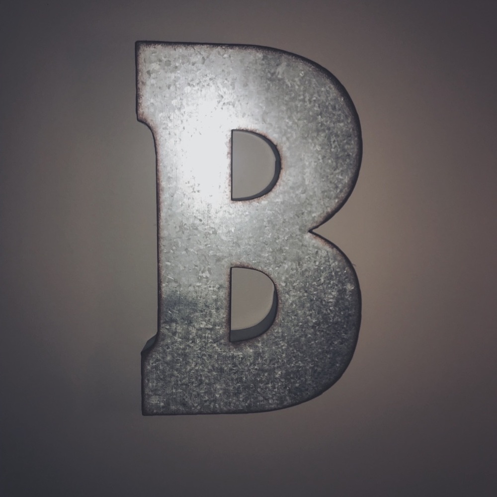 ◽️ “B” room decor
